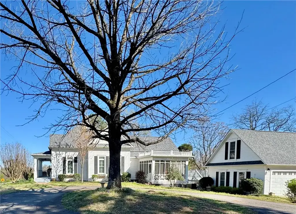 105 Sw 3rd Street, Atkins