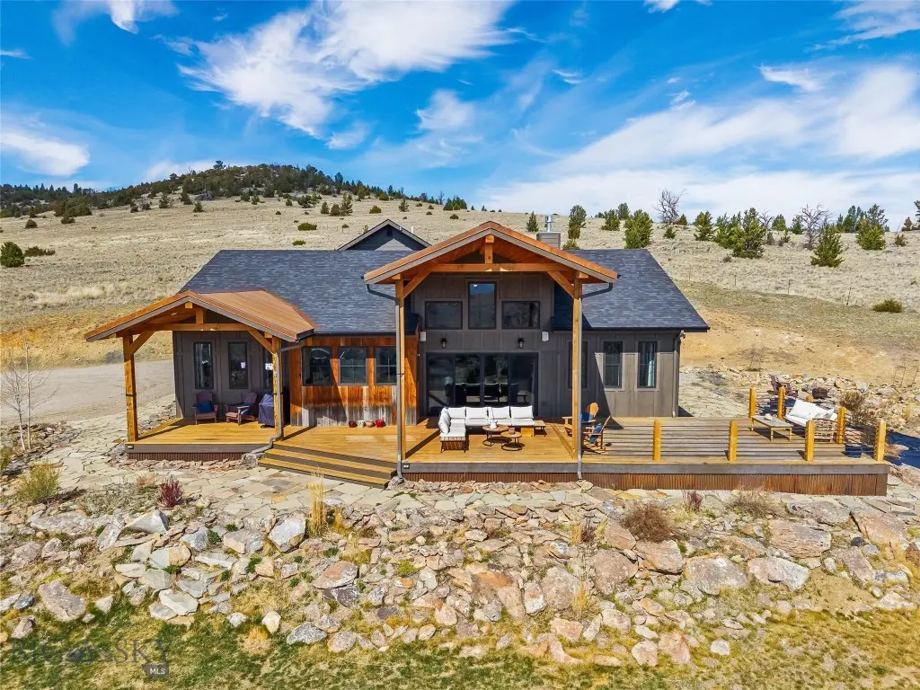 108 Deerfoot Trail, Ennis