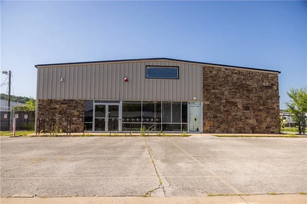 535 W Poplar Street, Fayetteville
