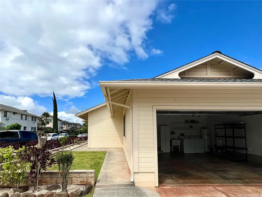 94-211 Kuuaki Place, Waipahu