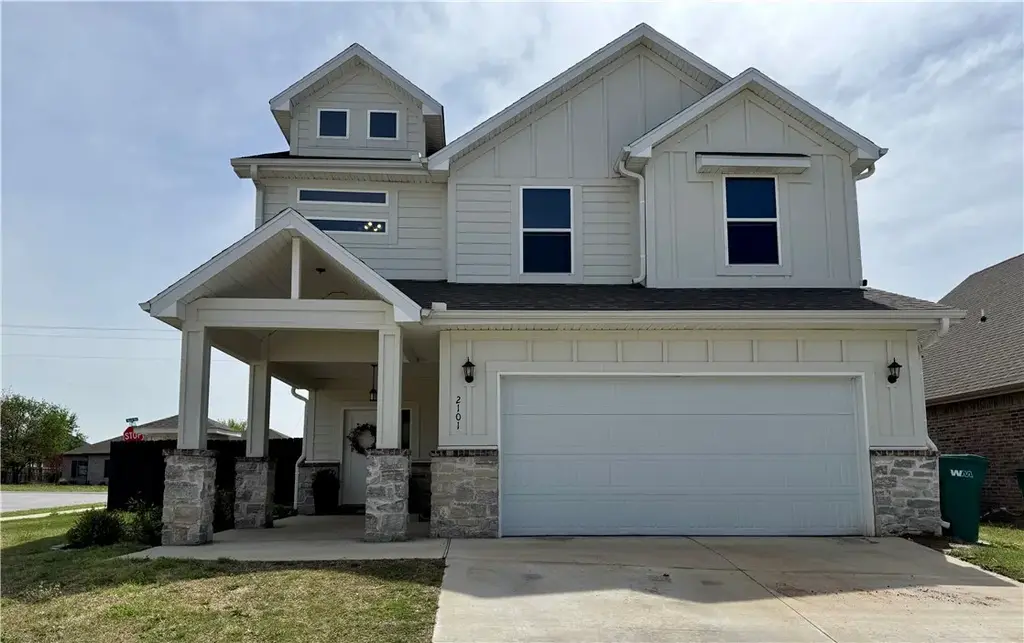 2101 Tallgrass Terrace, Centerton