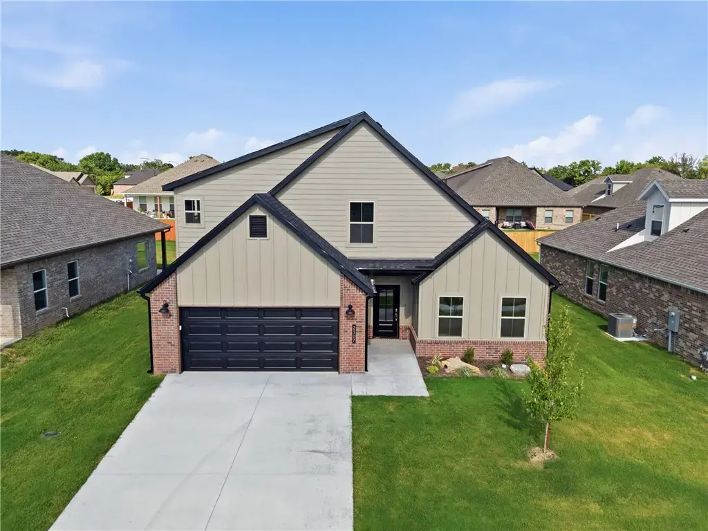 2307 N Lexington Street, Siloam Springs