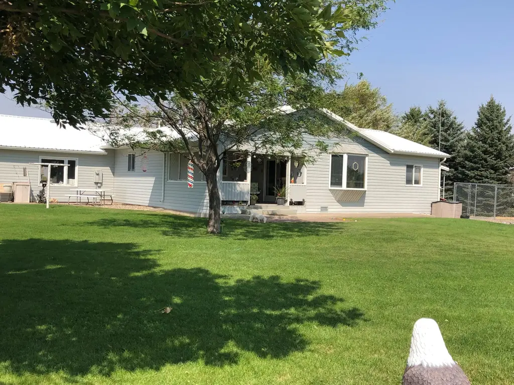 525 Collins Avenue, Geraldine