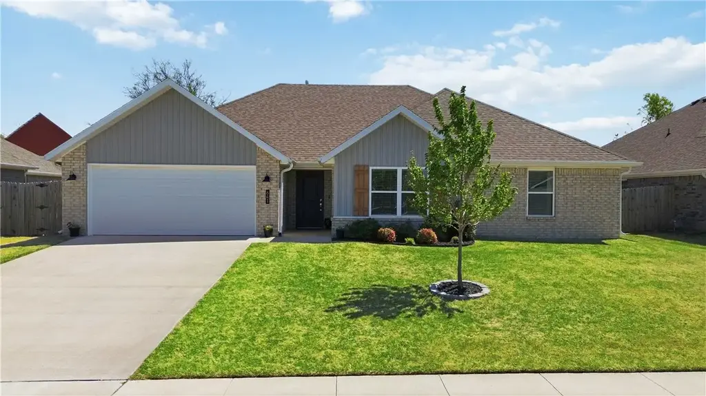 641 Hayden James Street, Prairie Grove