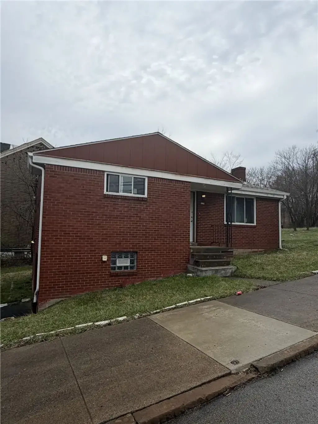 3324 Radcliffe Street , Esplen