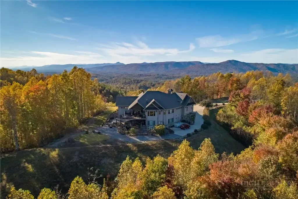 1638 Johns Ridge Parkway, Lenoir