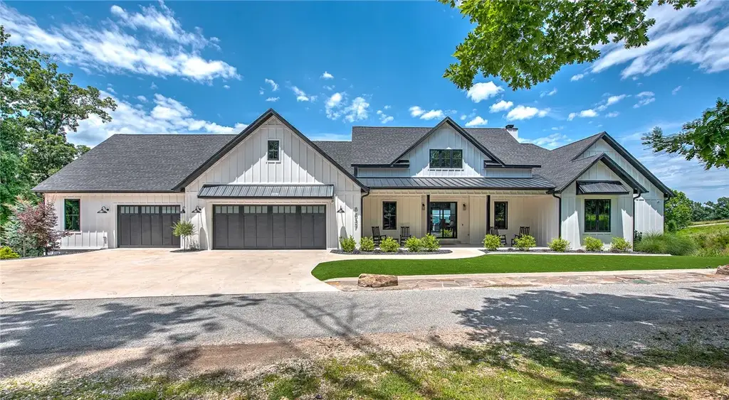 8837 Castleberry Way, Rogers