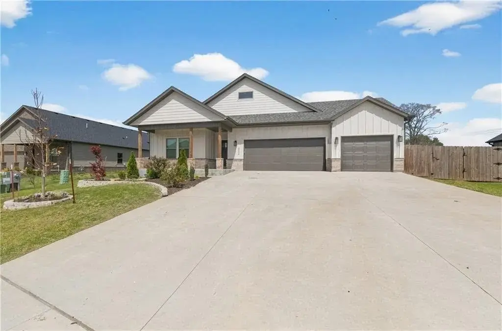 2204 Riggins Avenue, Pea Ridge