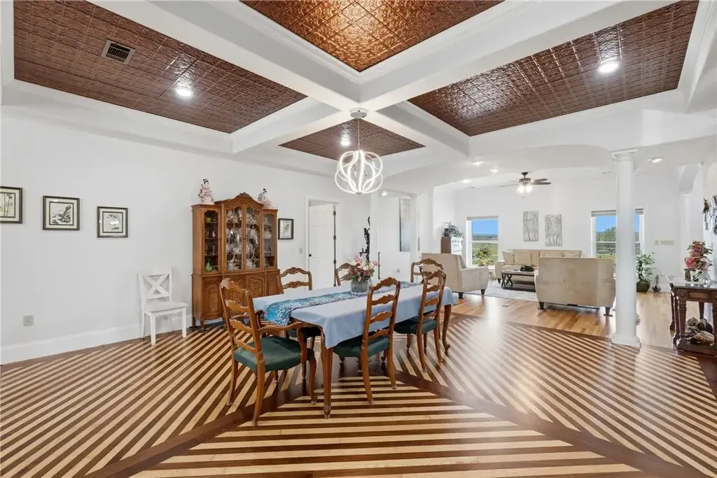 9447 Highway 143, Berryville