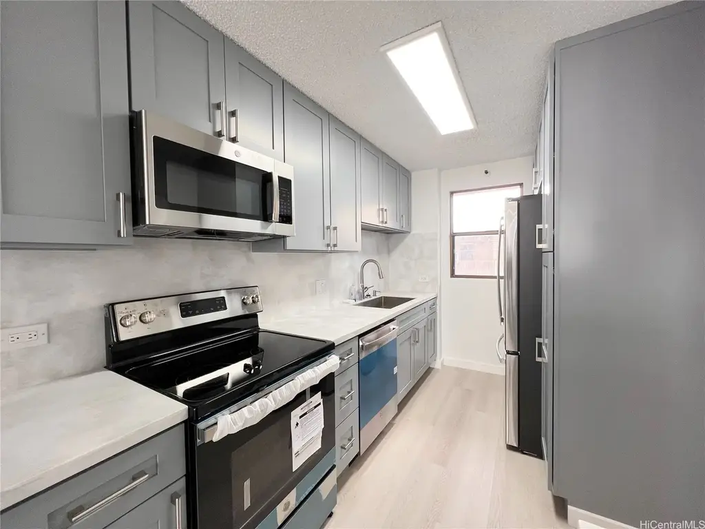 98-487 Koauka Loop # B1803, Aiea