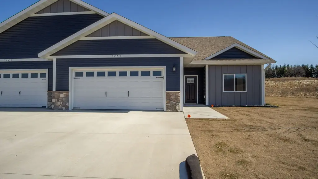 3327 Sunflower Lane, Eau Claire
