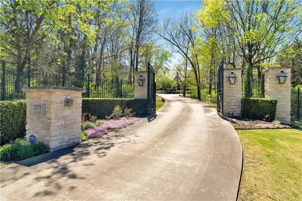 2375 E Farr Lane, Fayetteville