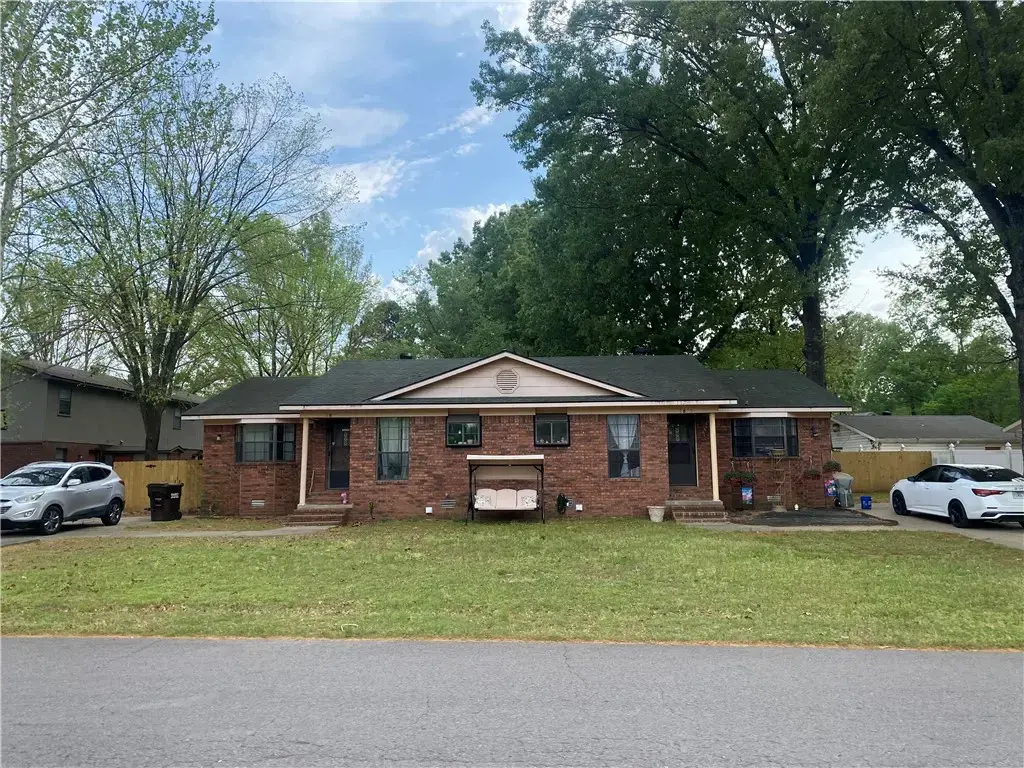 2801-2803 W D Street, Russellville