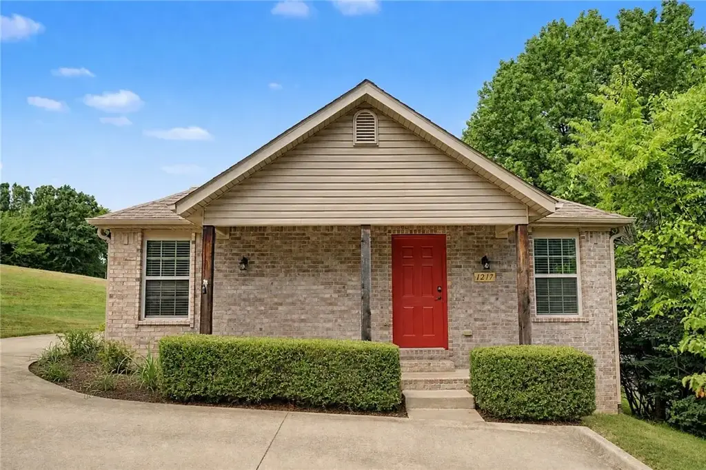 1217 N Stephens Avenue, Fayetteville