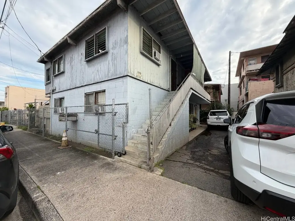 1649 Democrat Street, Honolulu
