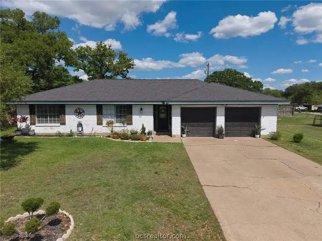 3613 Oak Ridge, Bryan