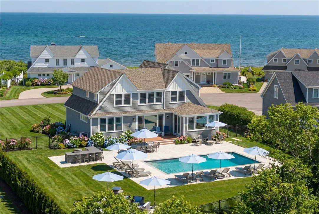 1048 Ocean Rd, Narragansett