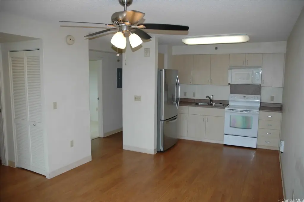 94-979 Kauolu Place # 502, Waipahu