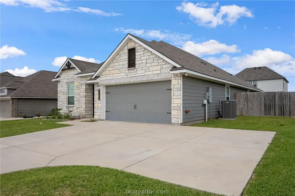 2038 Viva Road, Bryan