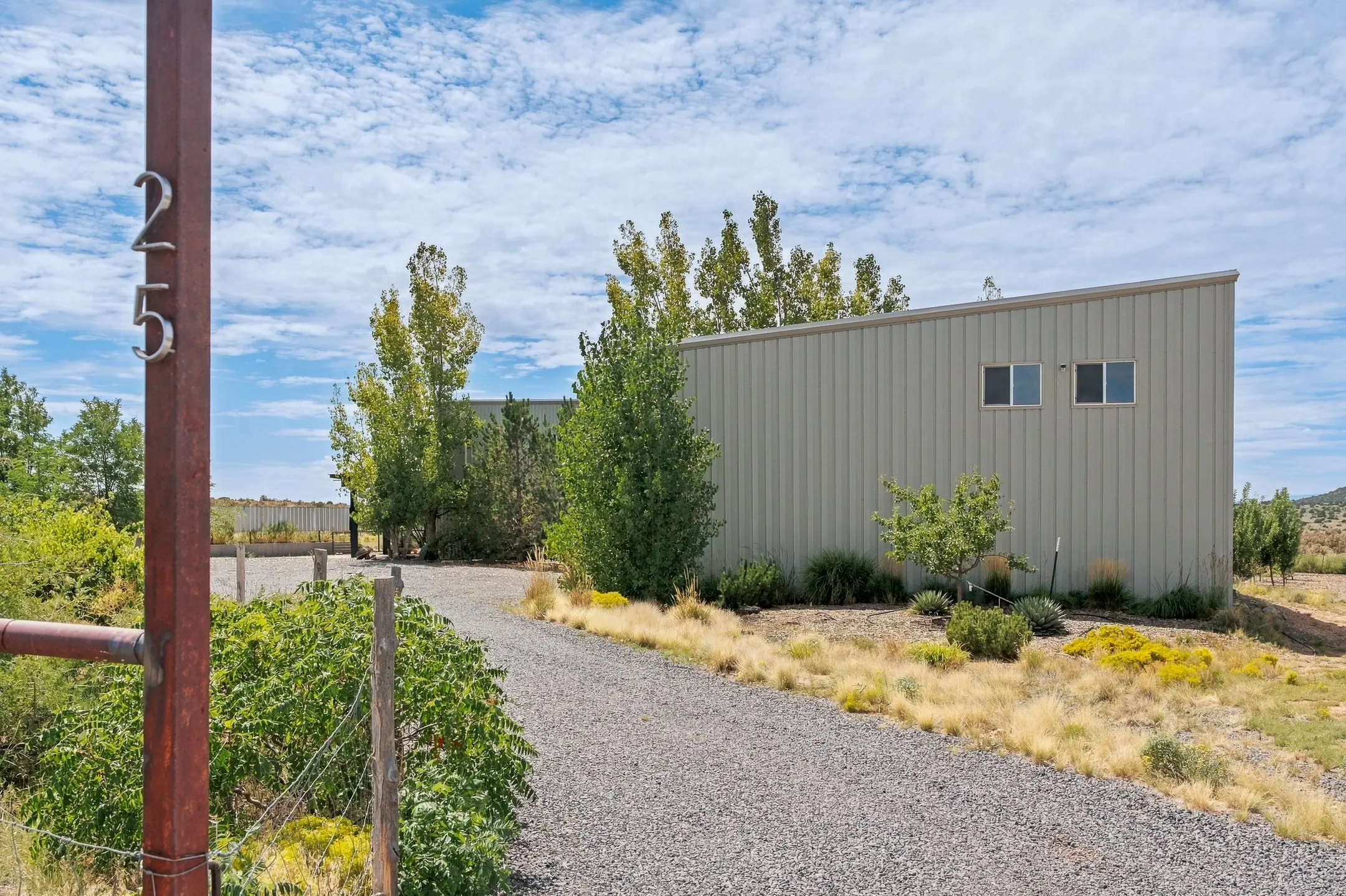 25 Camino Largo, Santa Fe