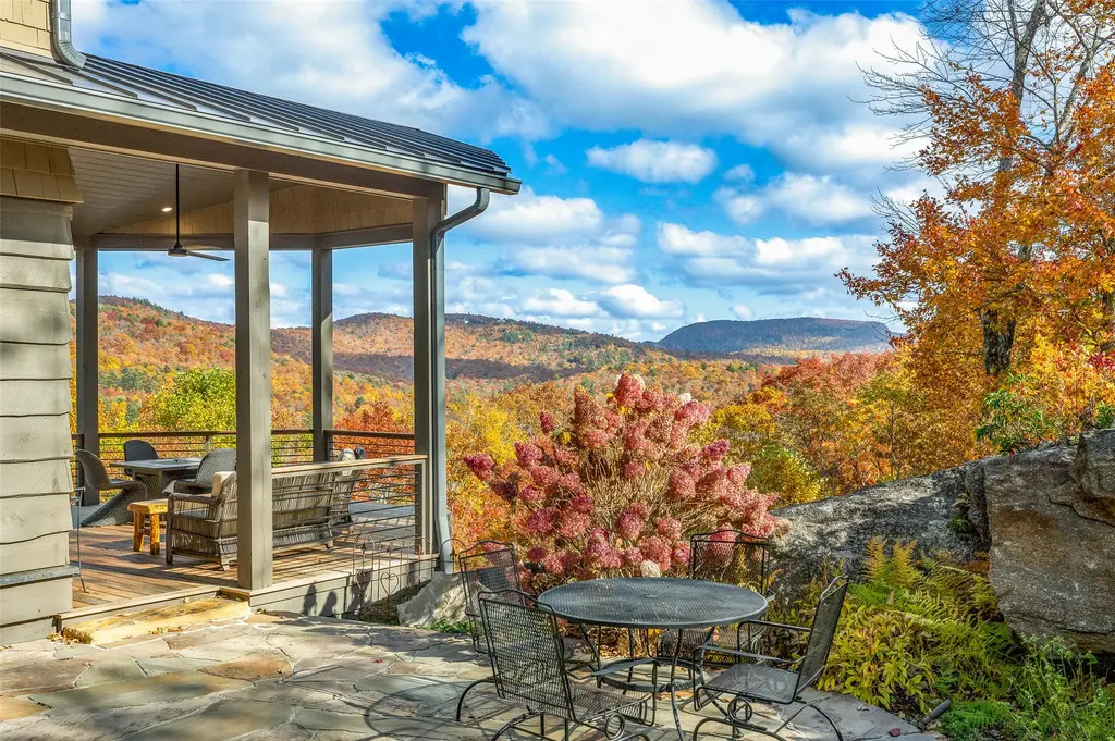 224 Knob Hill, Highlands