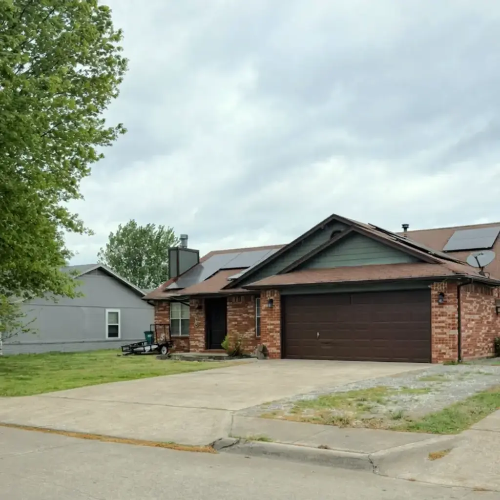 3807 W Locust Street, Rogers