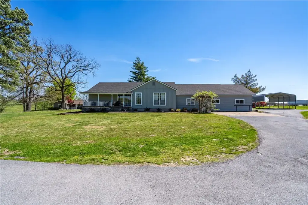19611 W Nokes Farm Road, Siloam Springs