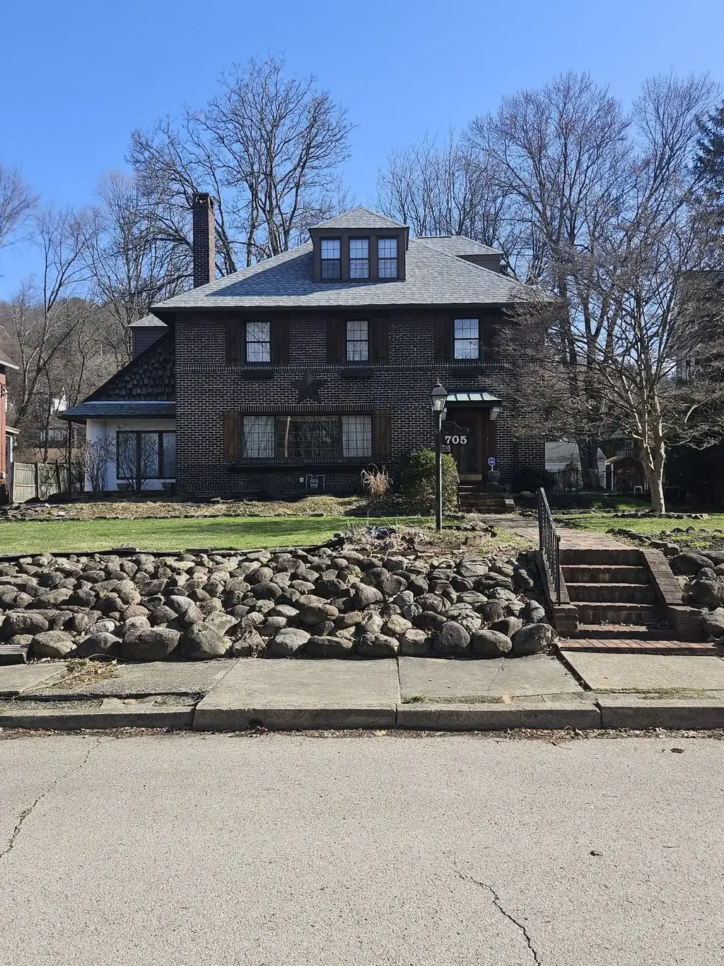 705 Laughlin Avenue, Aliquippa