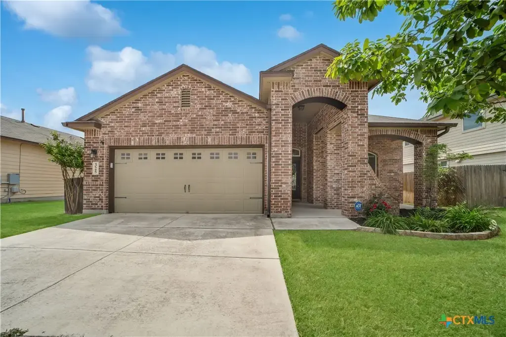 325 Oak Creek Way, New Braunfels