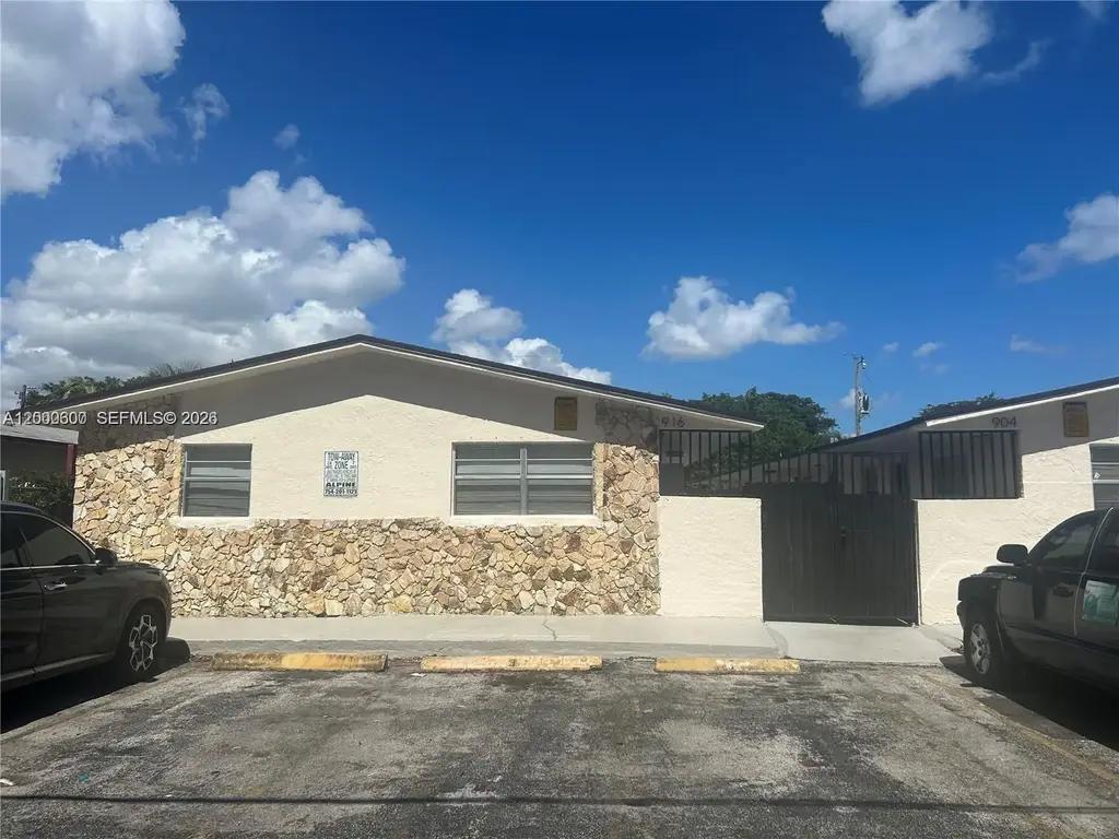 904 Sw 10th St, Hallandale Beach