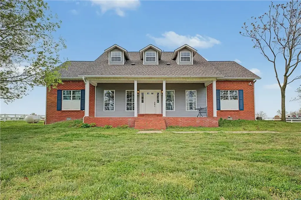 20703 Safari Road, Gentry
