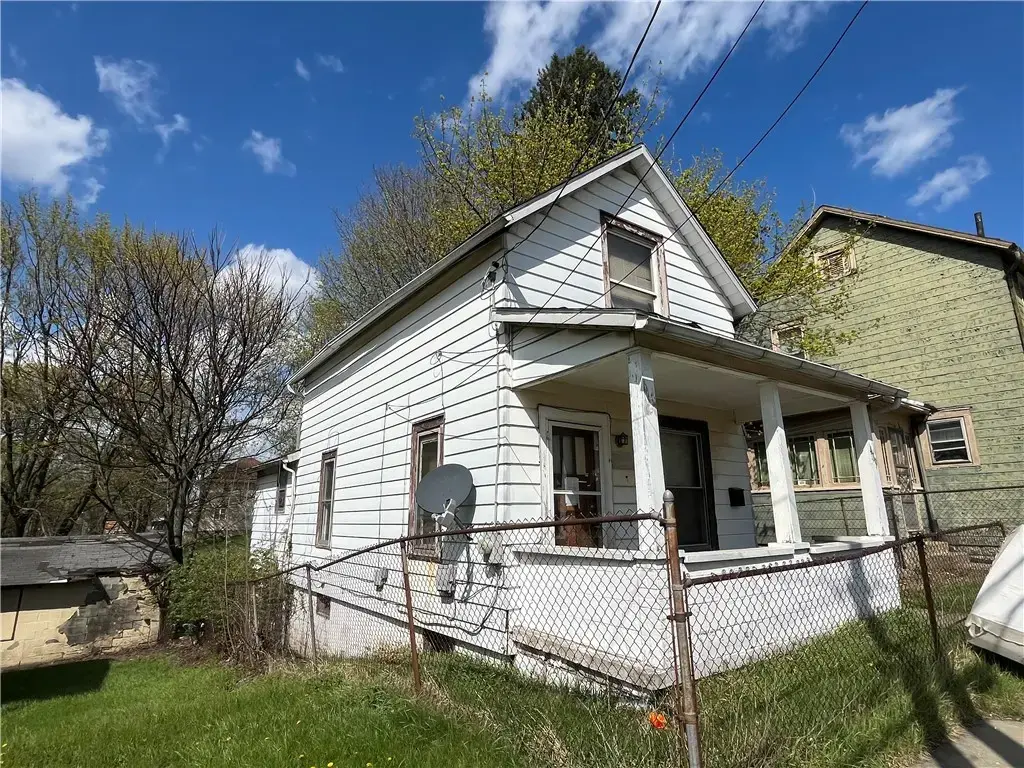 439 Malleable Street , Sharon