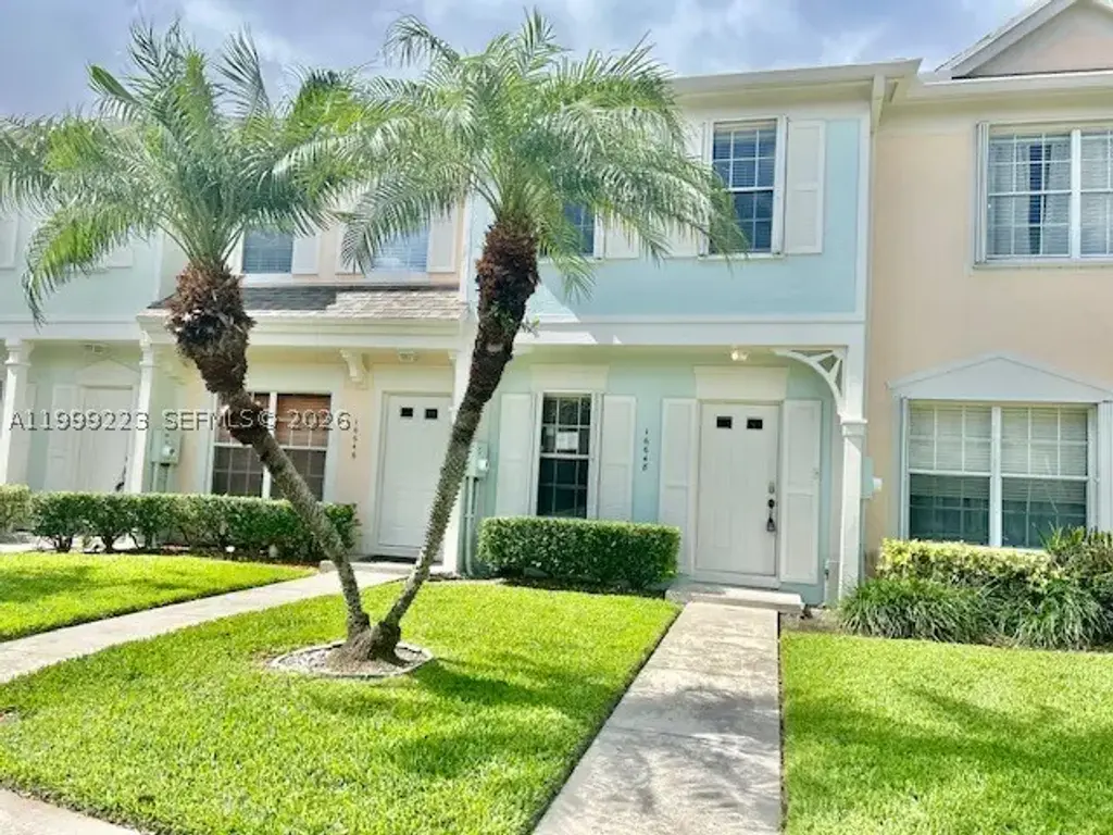 16648 Hemingway Dr, Weston