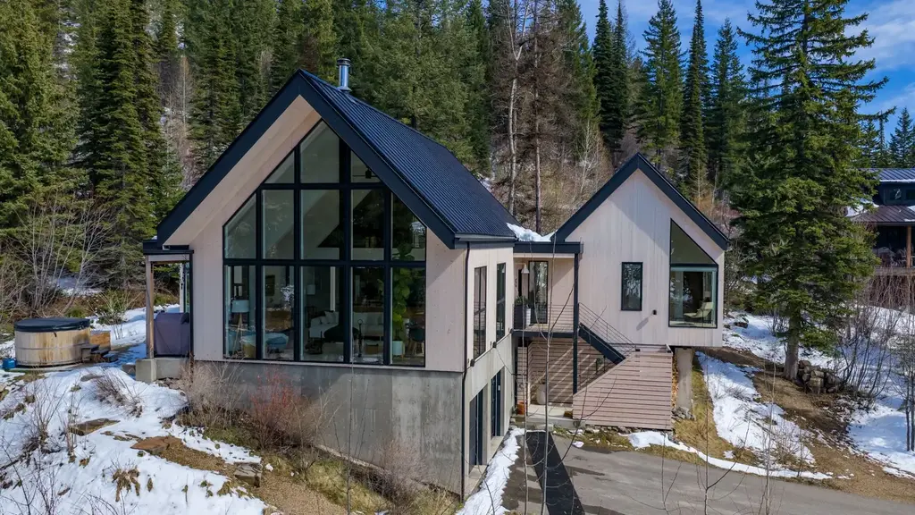 15 Glades Crescent, Whitefish