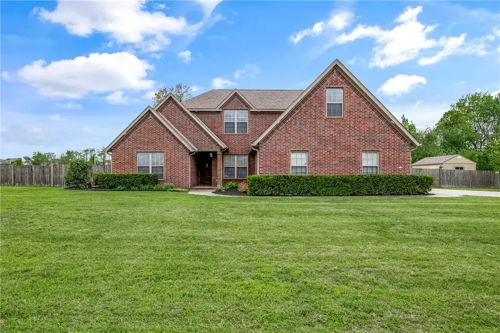 915 King Arthur Drive, Springdale