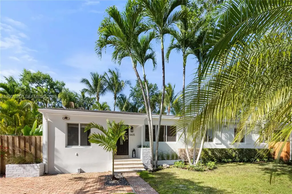 6605 Sw 61st St, South Miami