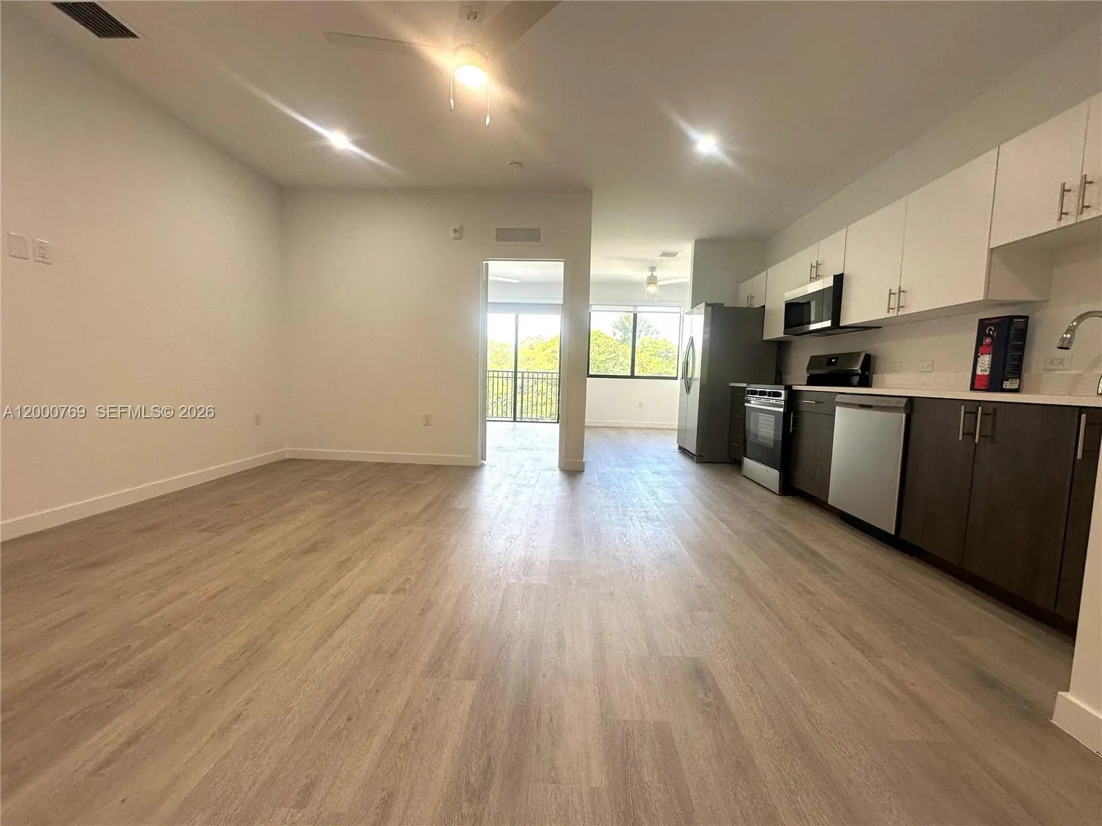 Photo of Listing #A12000769