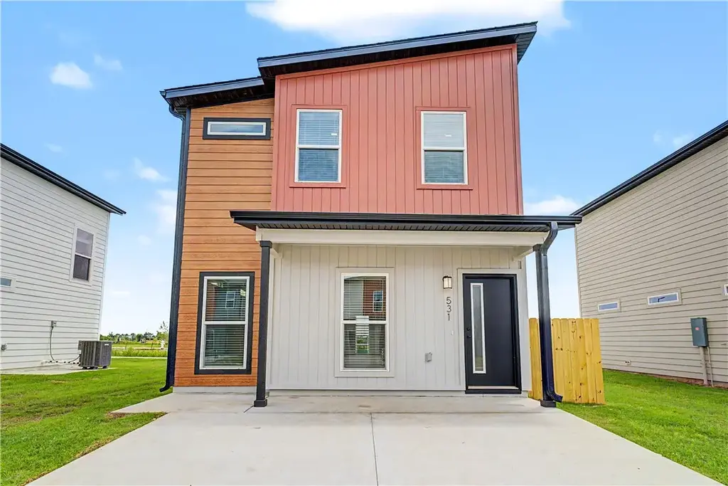 531 Solar Street, Centerton