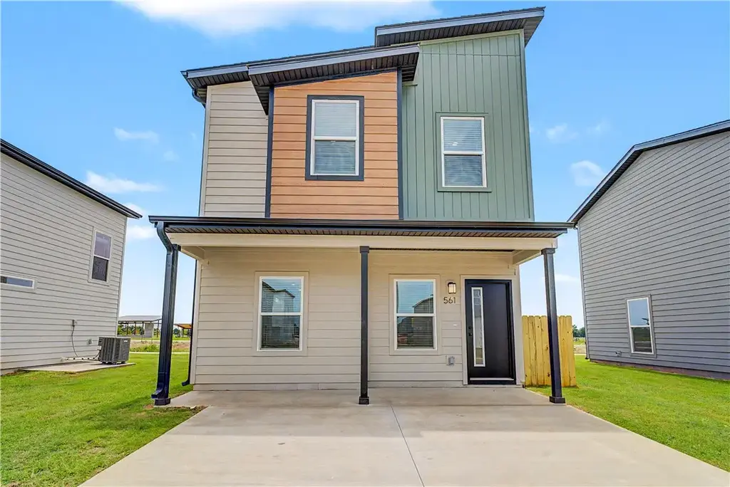 561 Solar Street, Centerton