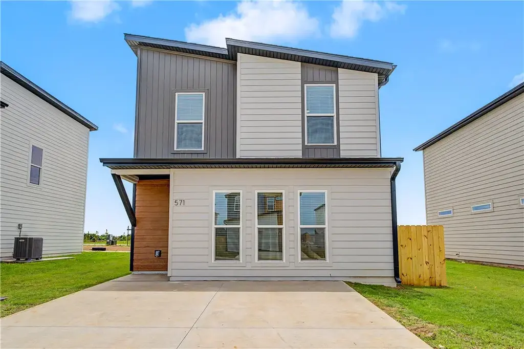 571 Solar Street, Centerton