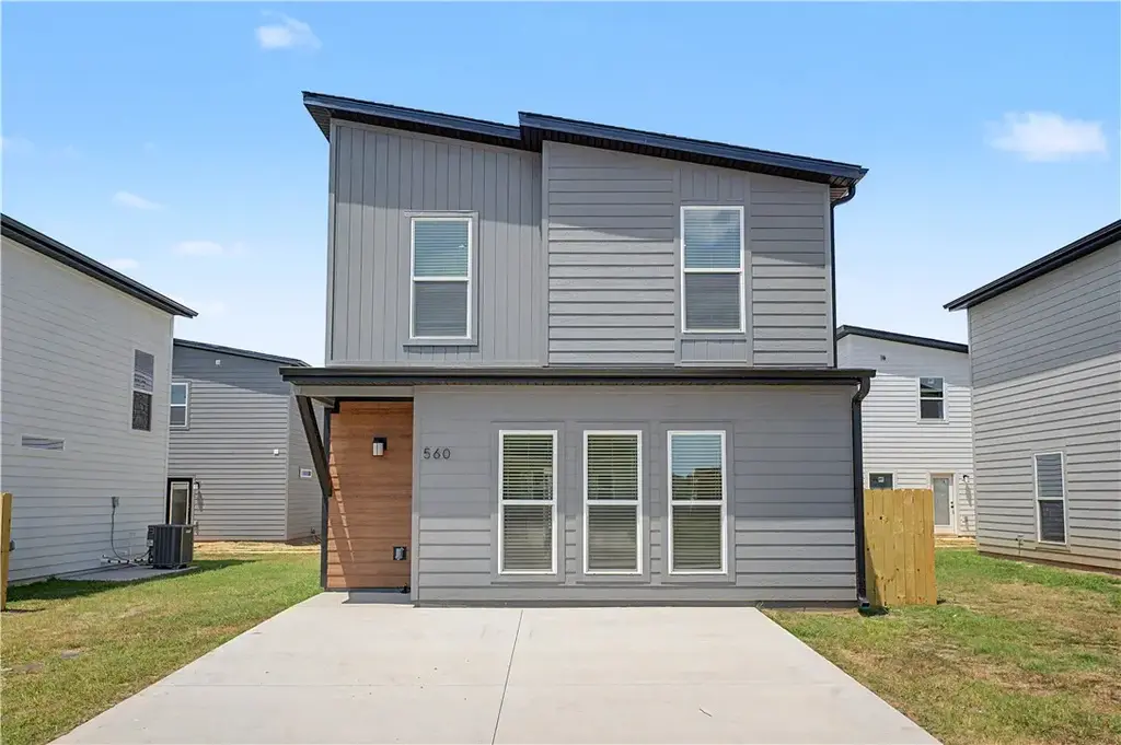560 Solar Street, Centerton