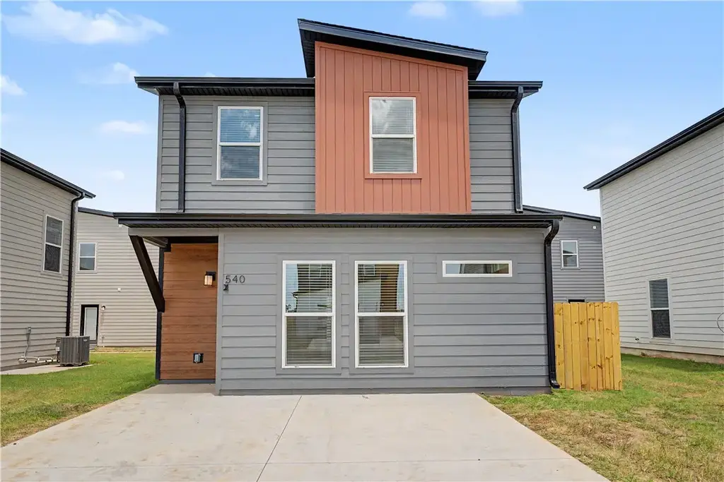 540 Solar Street, Centerton