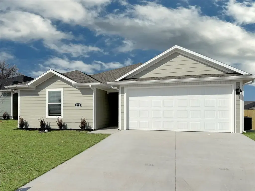 570 Raegan Street, Prairie Grove