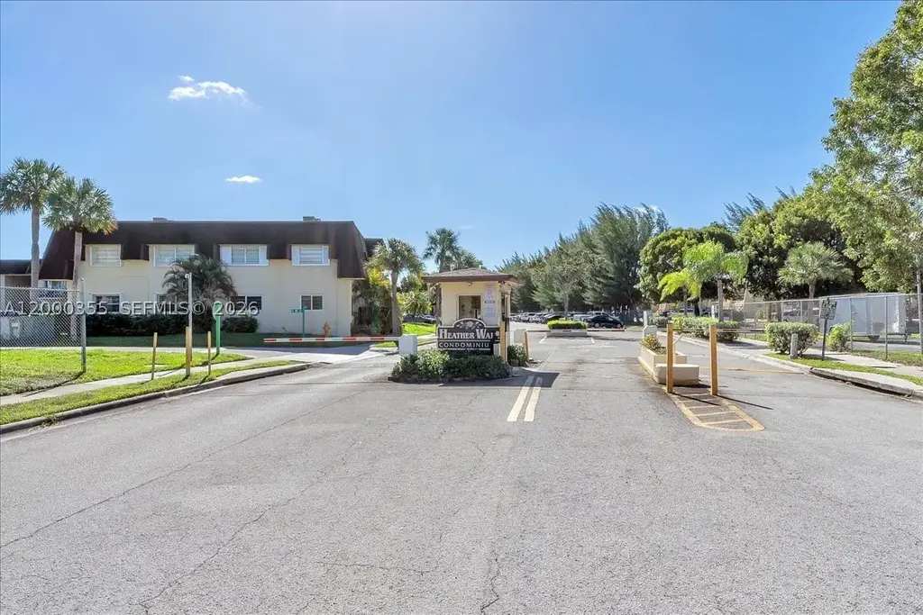 9009 Sw 138th St 20-2, Miami