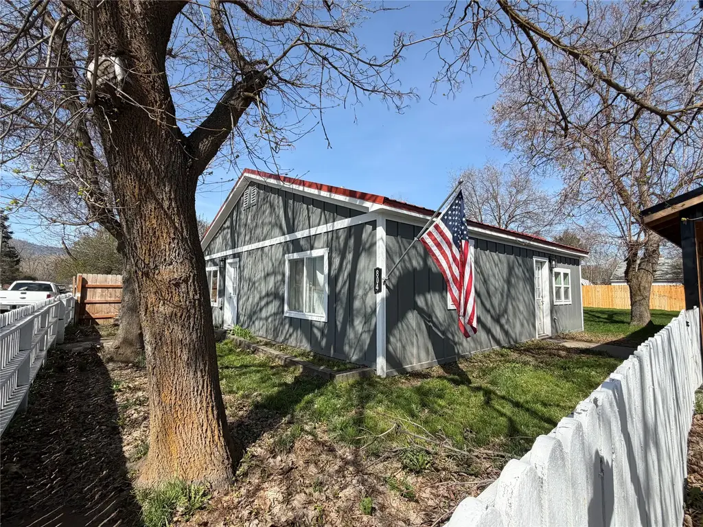 804 S 5th Avenue, Plains