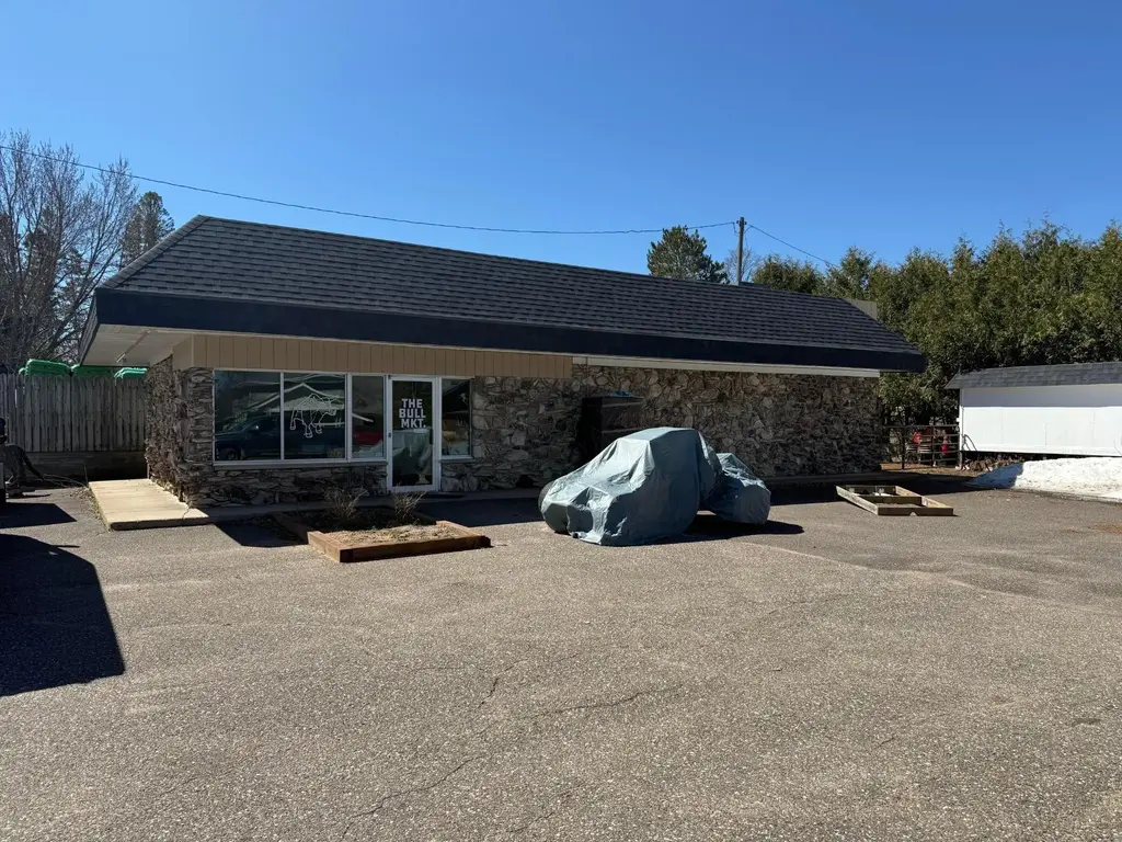 522 Wall St E, Eagle River