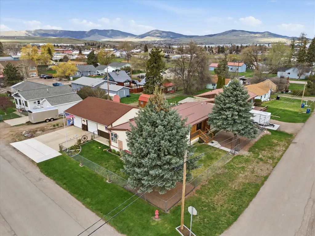 1110 5th Street E, Polson