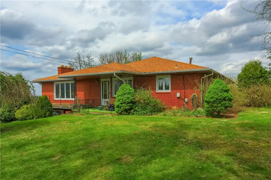 3092 Brodhead Road, Center