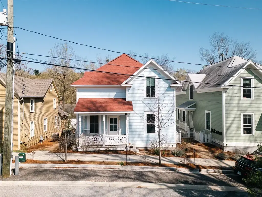 144 N Washington Avenue 201, Fayetteville