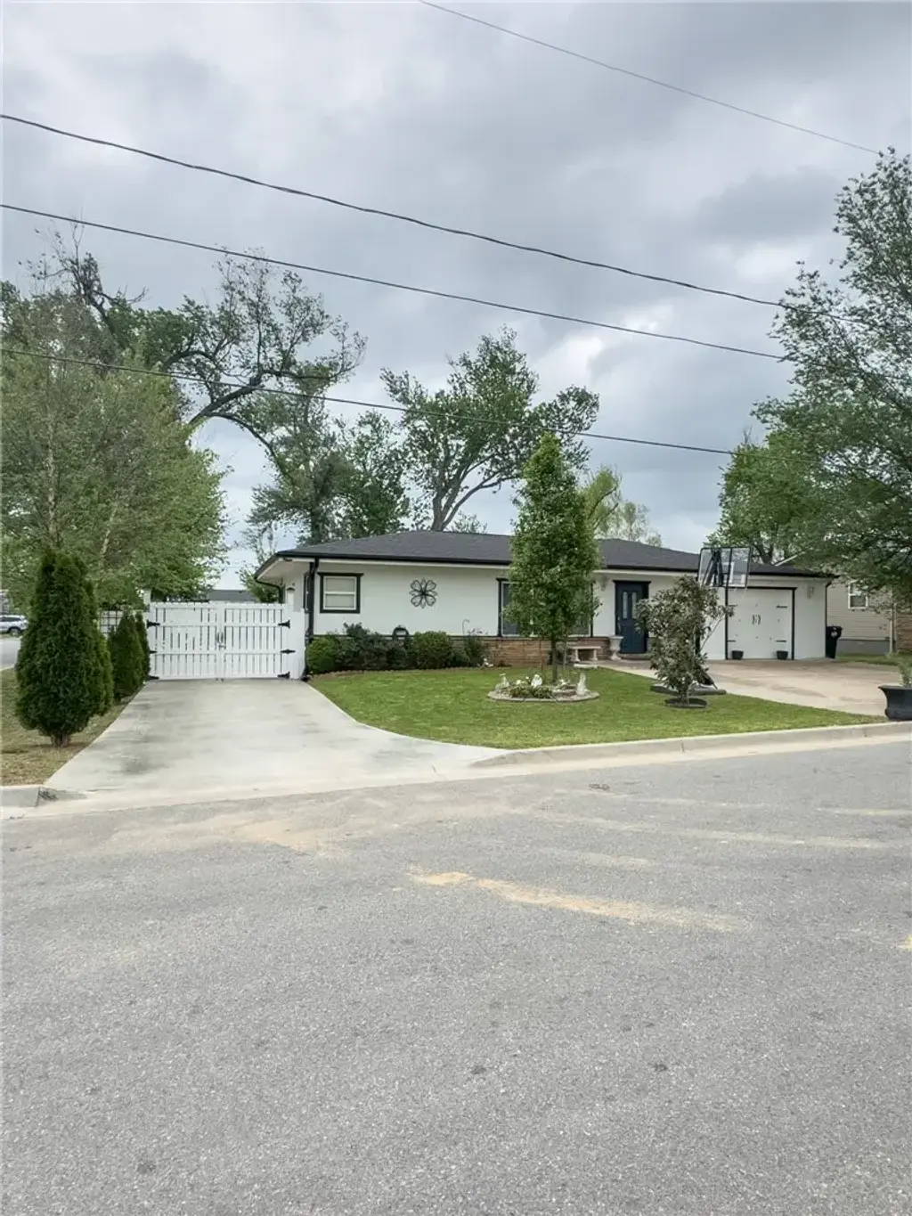 519 N 10th Street, Rogers